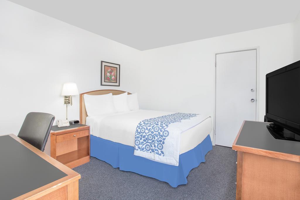 Days Inn By Wyndham Emporia Luaran gambar