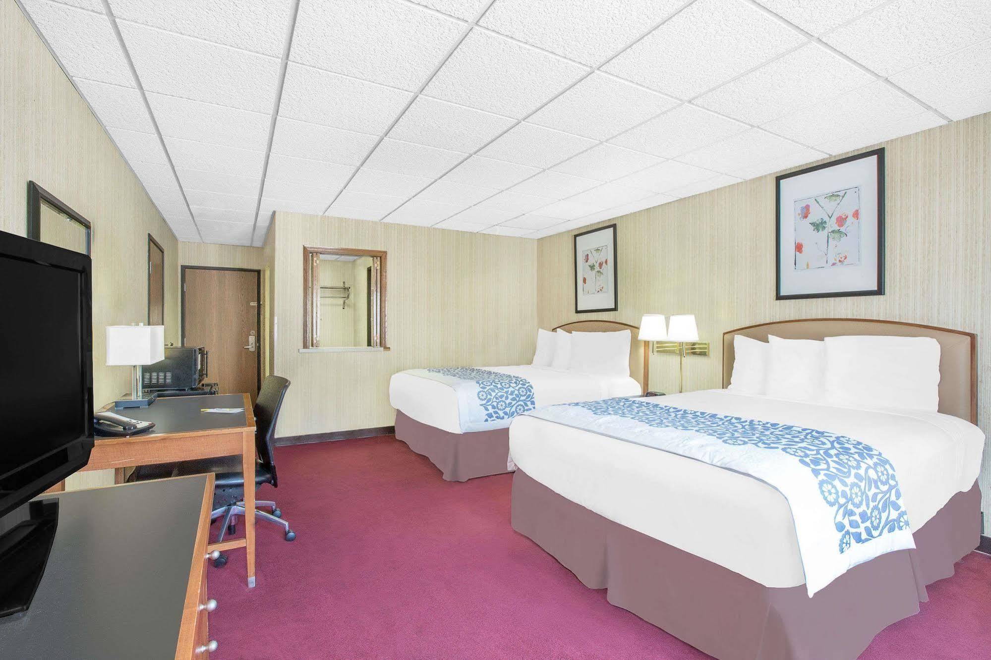 Days Inn By Wyndham Emporia Luaran gambar