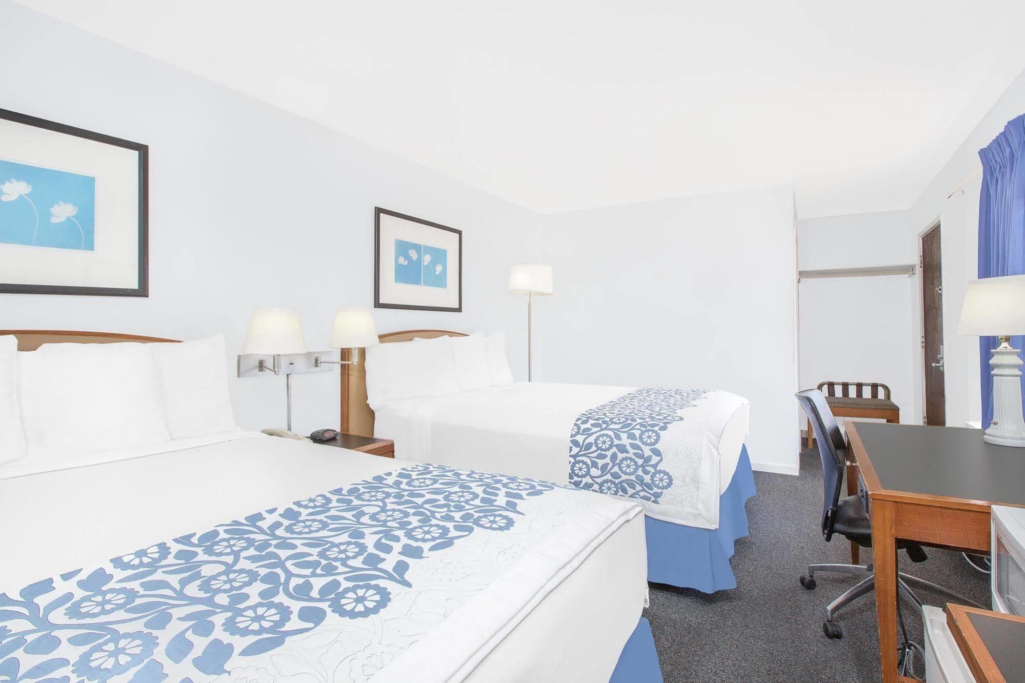 Days Inn By Wyndham Emporia Luaran gambar