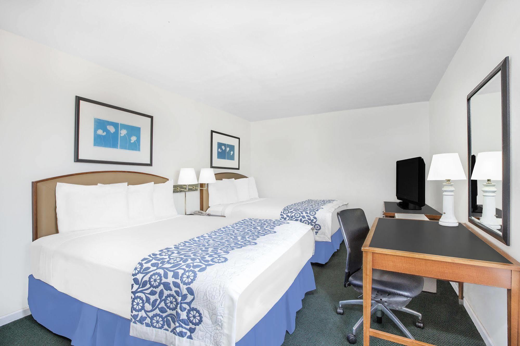 Days Inn By Wyndham Emporia Luaran gambar
