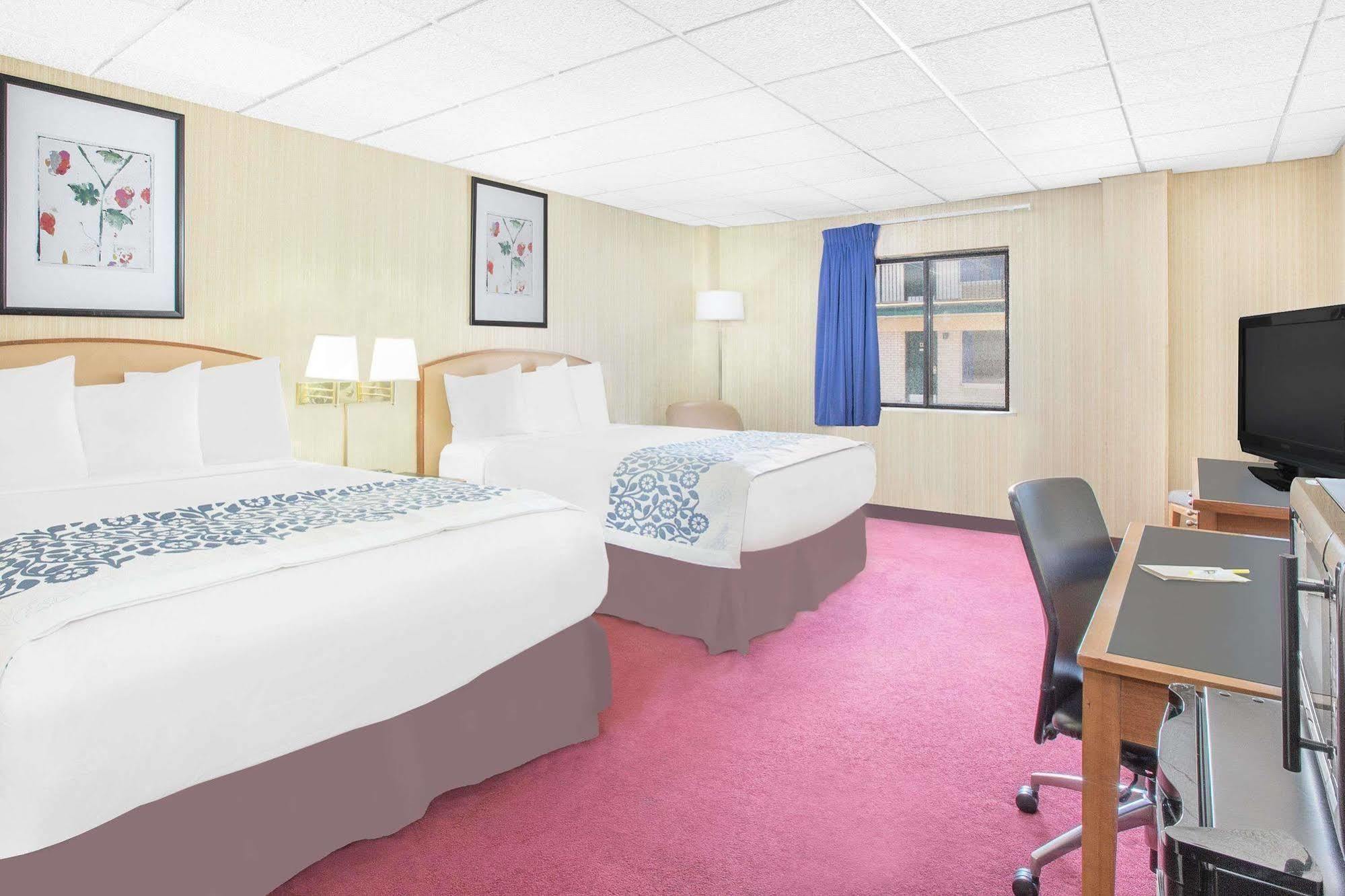 Days Inn By Wyndham Emporia Luaran gambar