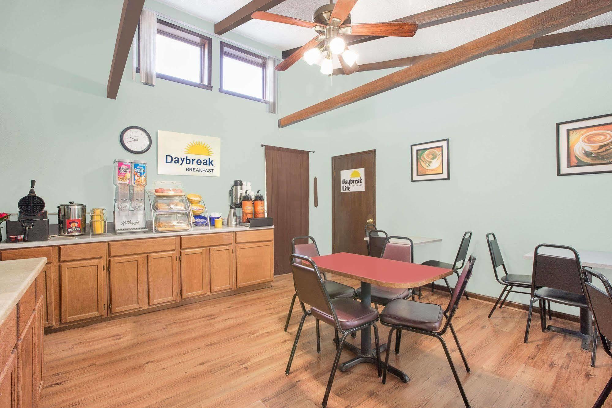 Days Inn By Wyndham Emporia Luaran gambar