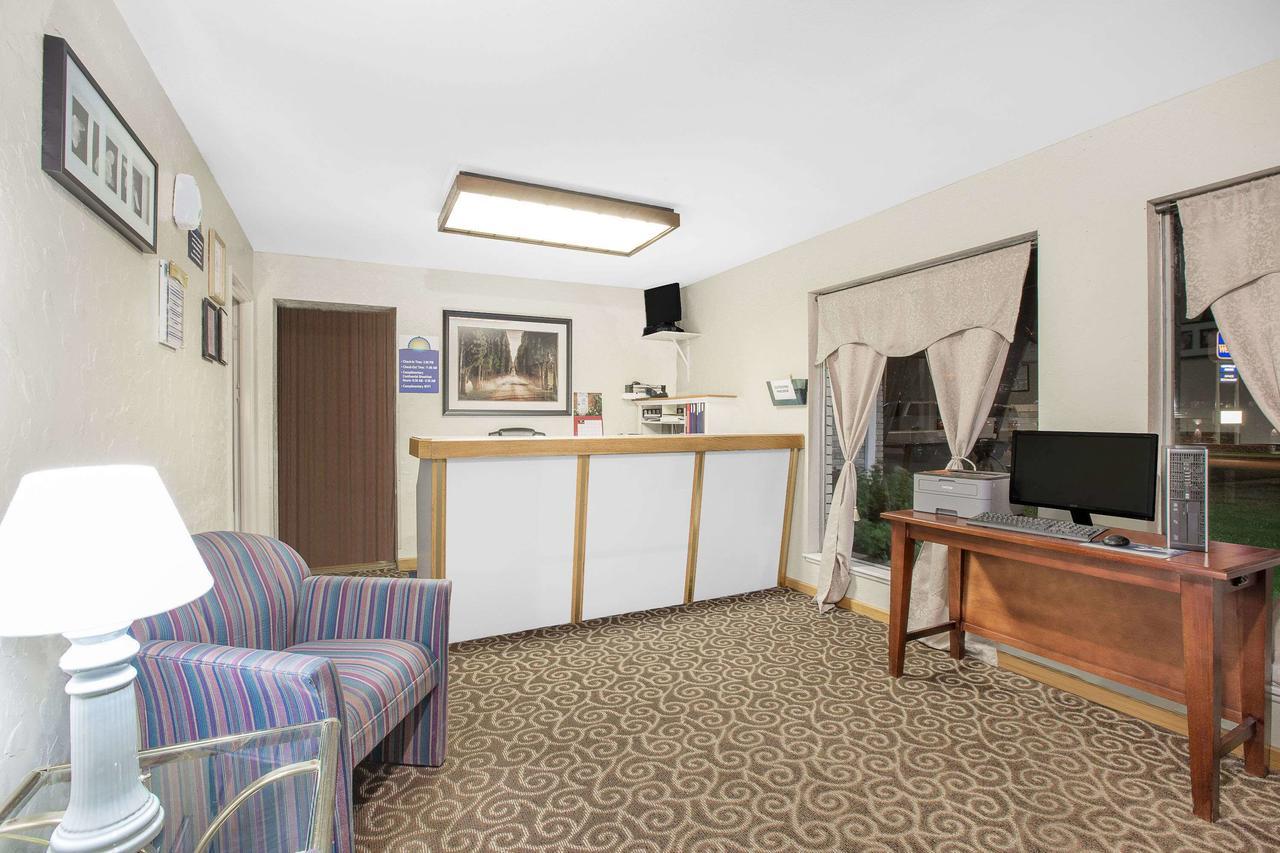 Days Inn By Wyndham Emporia Luaran gambar